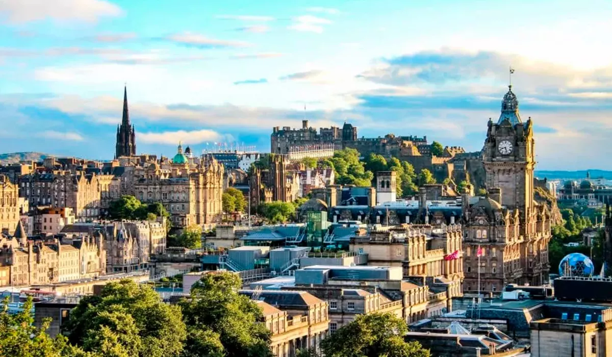 MODA ETA FUTBOLA AULD REEKIE HIRIAN MODA ETA FUTBOLA AULD REEKIE HIRIAN